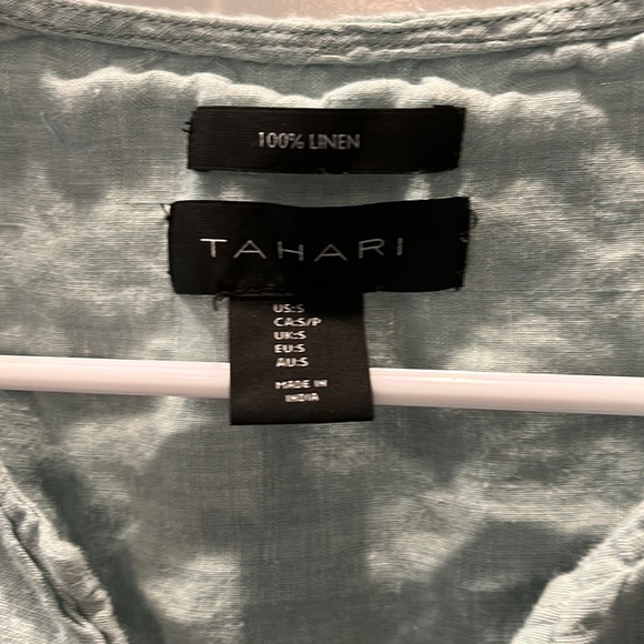 Tahari 100% linen short sleeve v neck. - Picture 2 of 4